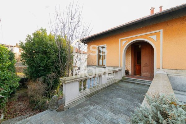 casa indipendente in vendita a Saltrio