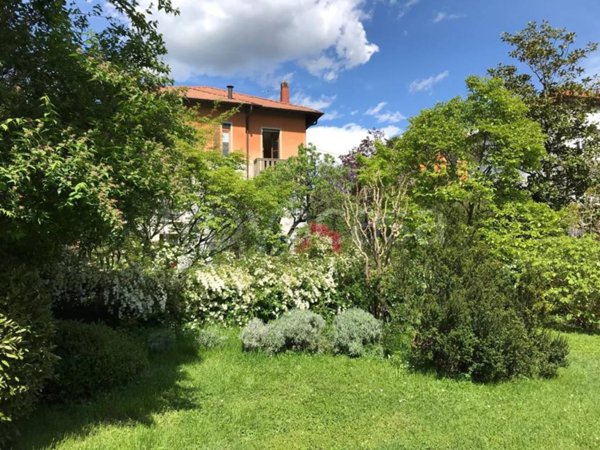 casa indipendente in vendita a Saltrio