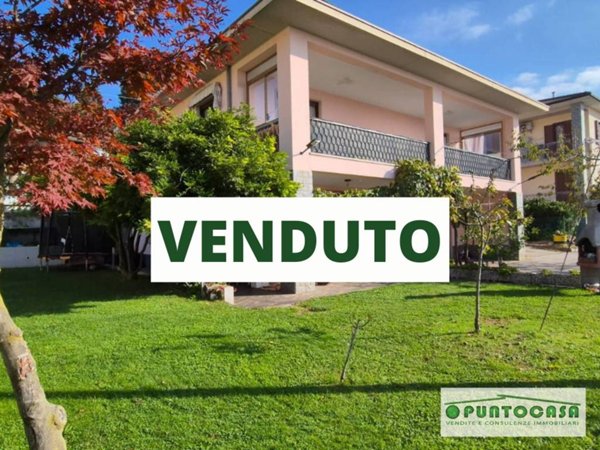 casa indipendente in vendita a Saltrio