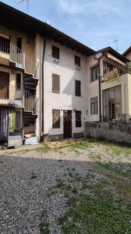 casa indipendente in vendita a Saltrio
