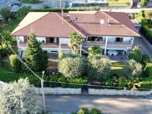 casa indipendente in vendita a Saltrio