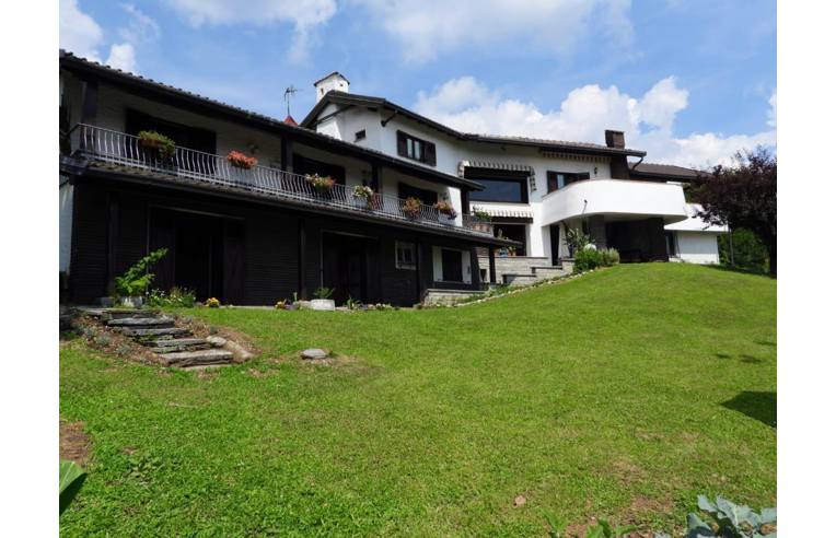 casa indipendente in vendita a Saltrio