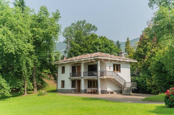 casa indipendente in vendita a Saltrio