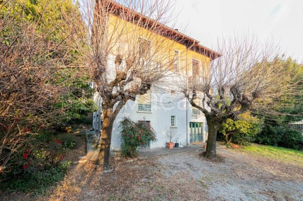 casa indipendente in vendita a Saltrio