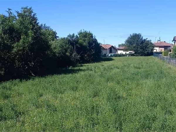 terreno edificabile in vendita a Saltrio