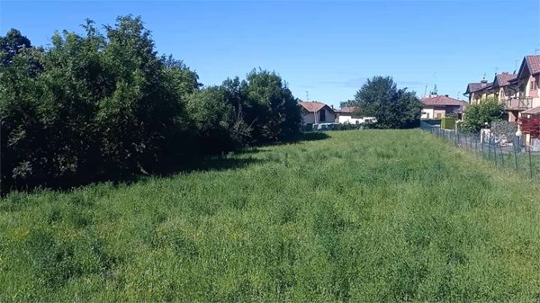 terreno edificabile in vendita a Saltrio