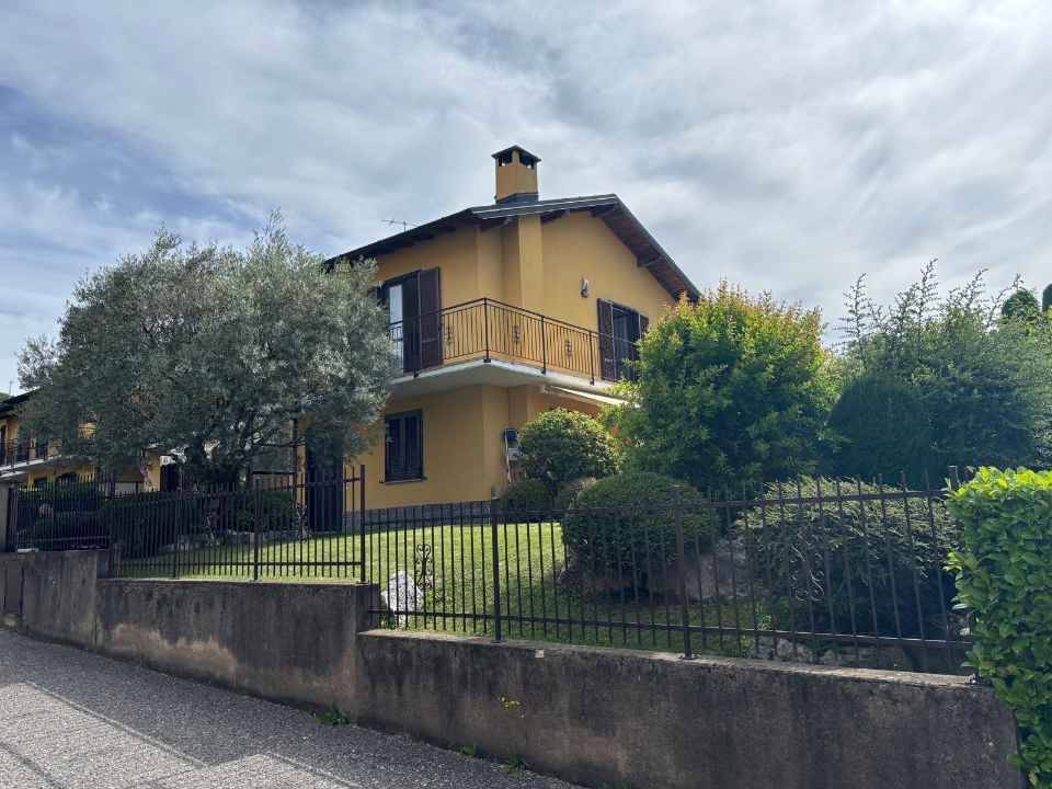 casa indipendente in vendita a Saltrio