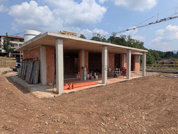 casa indipendente in vendita a Saltrio