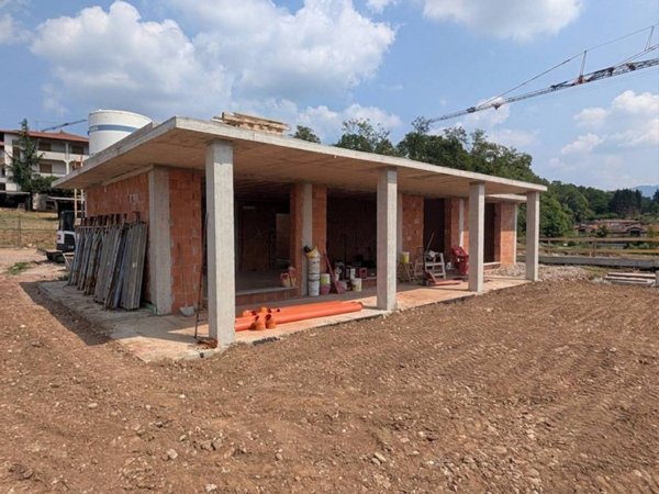 casa indipendente in vendita a Saltrio