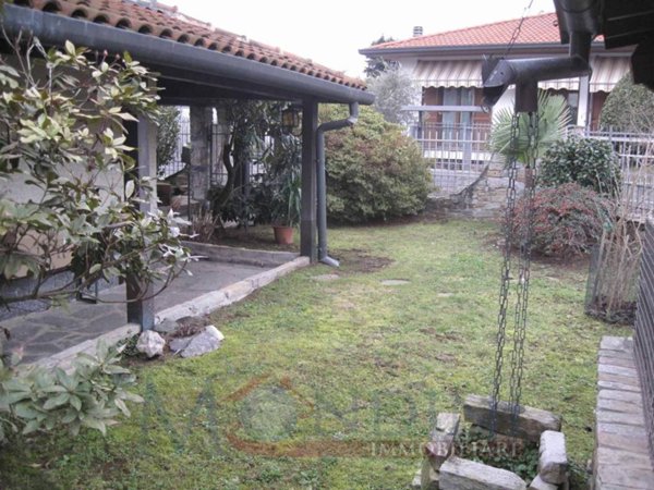 casa indipendente in vendita a Samarate