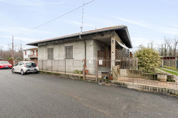 casa indipendente in vendita a Samarate in zona San Macario