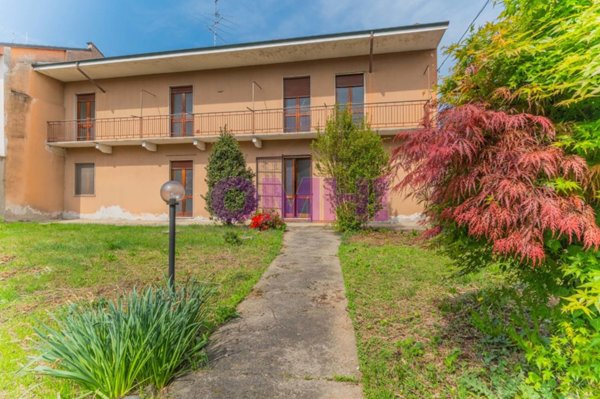 casa indipendente in vendita a Samarate in zona San Macario