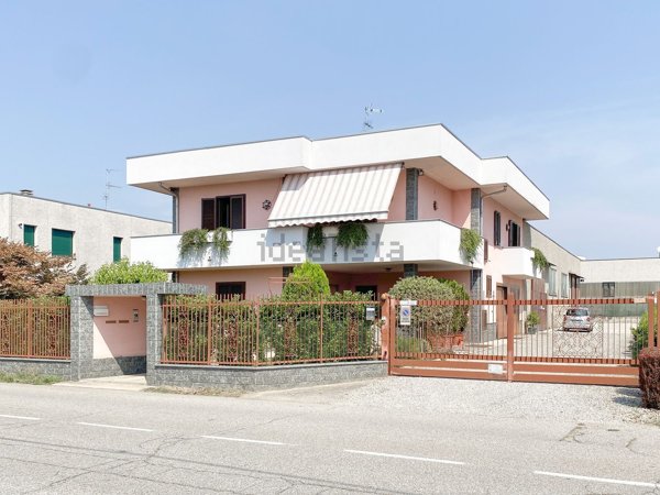 casa semindipendente in vendita a Samarate