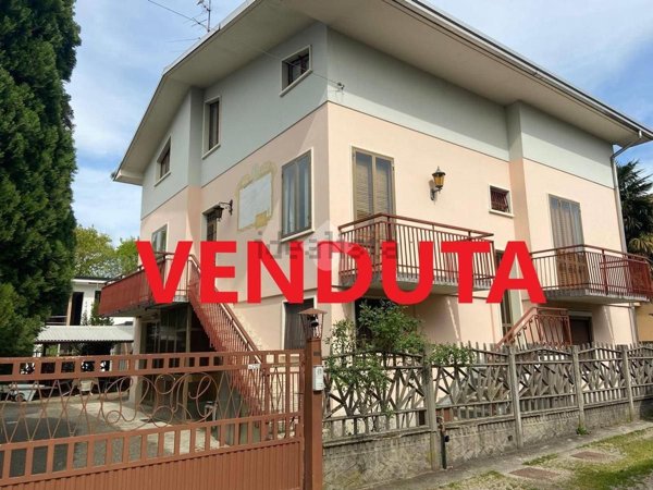 casa indipendente in vendita a Samarate