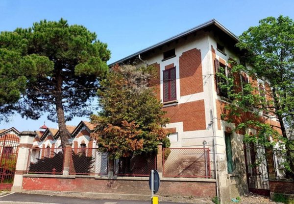 locale commerciale in vendita a Samarate