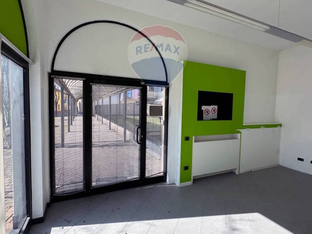 negozio in vendita a Samarate