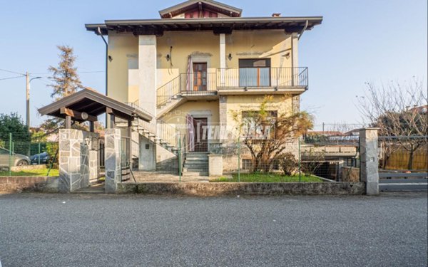 casa indipendente in vendita a Samarate