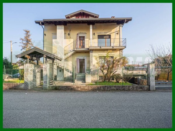 casa indipendente in vendita a Samarate