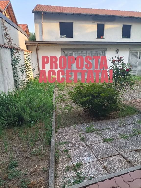 casa indipendente in vendita a Samarate