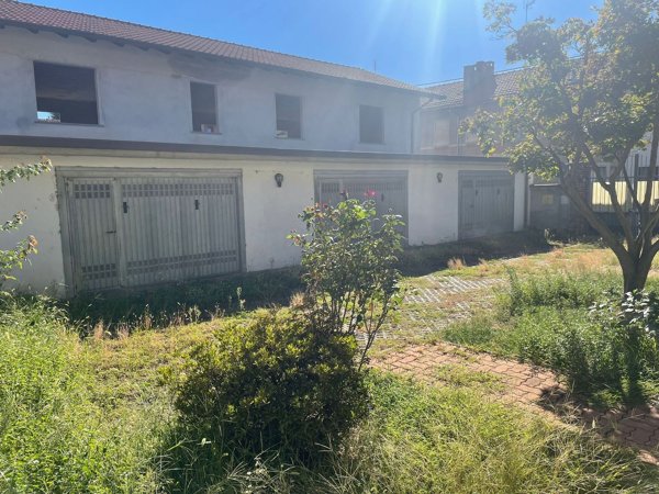 casa indipendente in vendita a Samarate