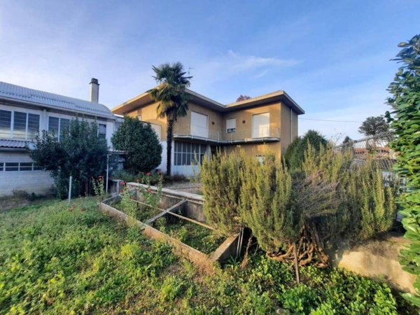 casa indipendente in vendita a Samarate in zona San Macario