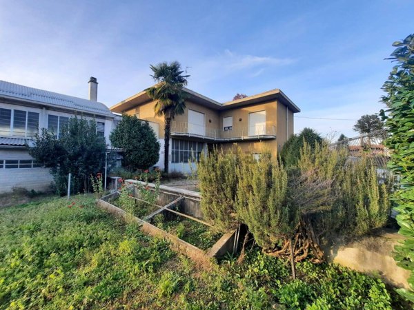 casa indipendente in vendita a Samarate in zona San Macario