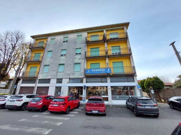 intera palazzina in vendita a Samarate in zona Cascina Costa