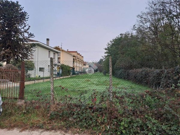 terreno edificabile in vendita a Samarate