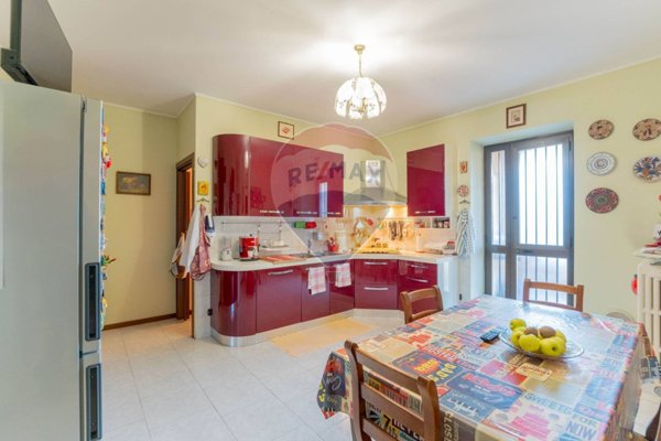 casa indipendente in vendita a Samarate