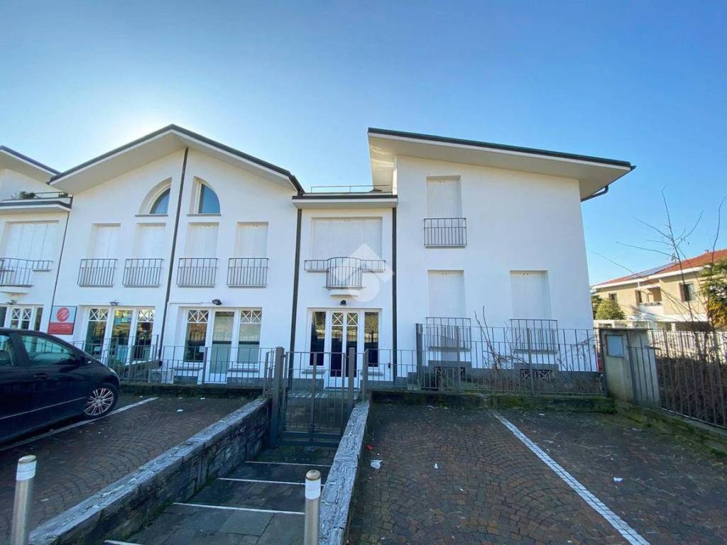 casa indipendente in vendita a Samarate