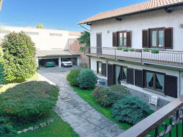 casa indipendente in vendita a Samarate