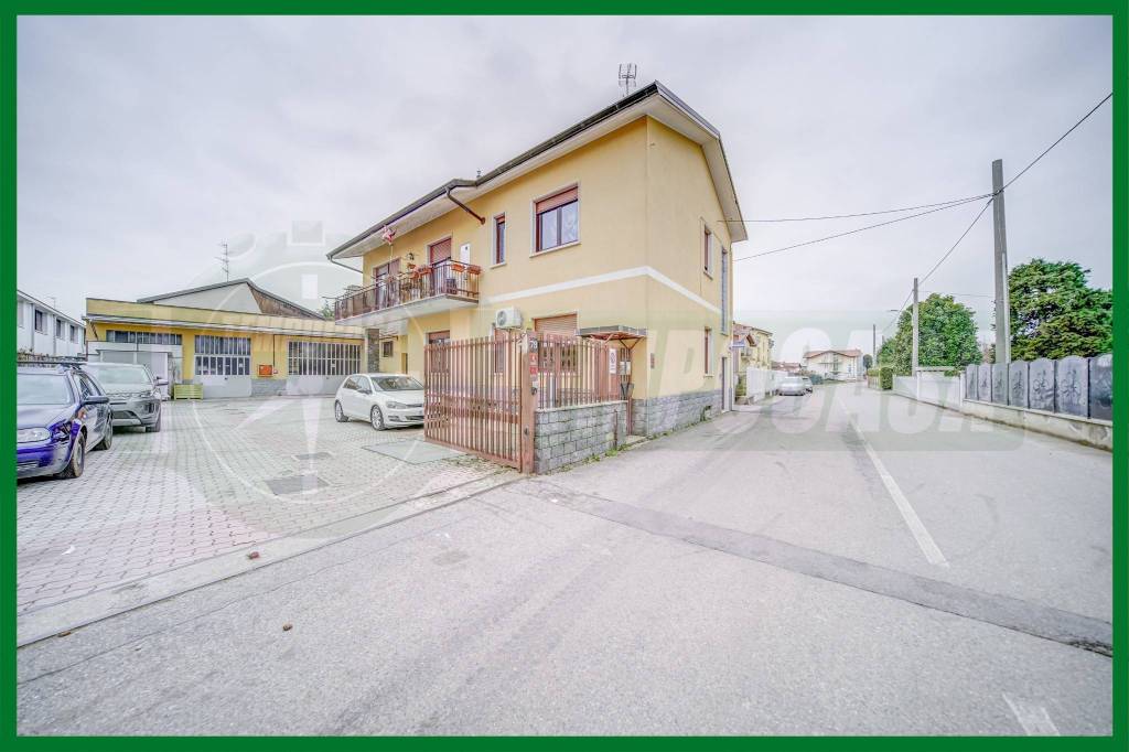 casa indipendente in vendita a Samarate