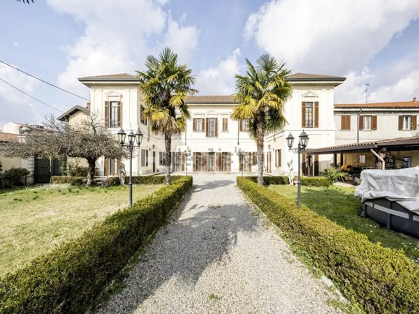casa indipendente in vendita a Samarate