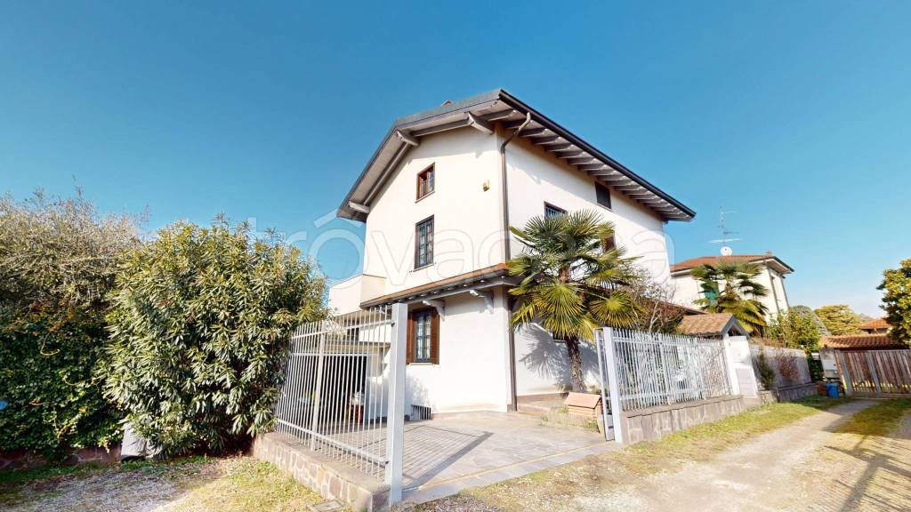 casa indipendente in vendita a Samarate