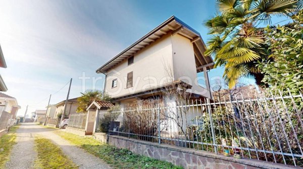 casa indipendente in vendita a Samarate