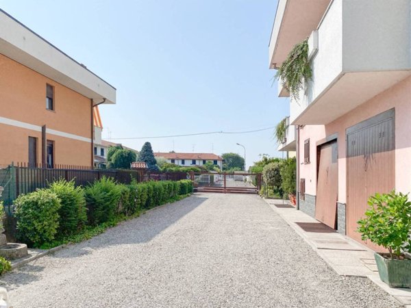 casa semindipendente in vendita a Samarate