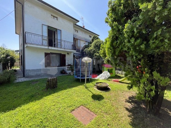 casa indipendente in vendita a Samarate