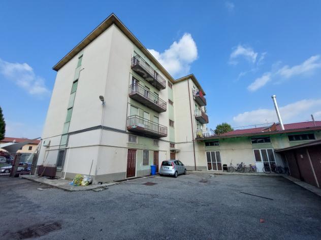 negozio in vendita a Samarate in zona Cascina Costa