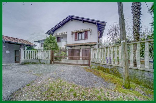 casa indipendente in vendita a Samarate