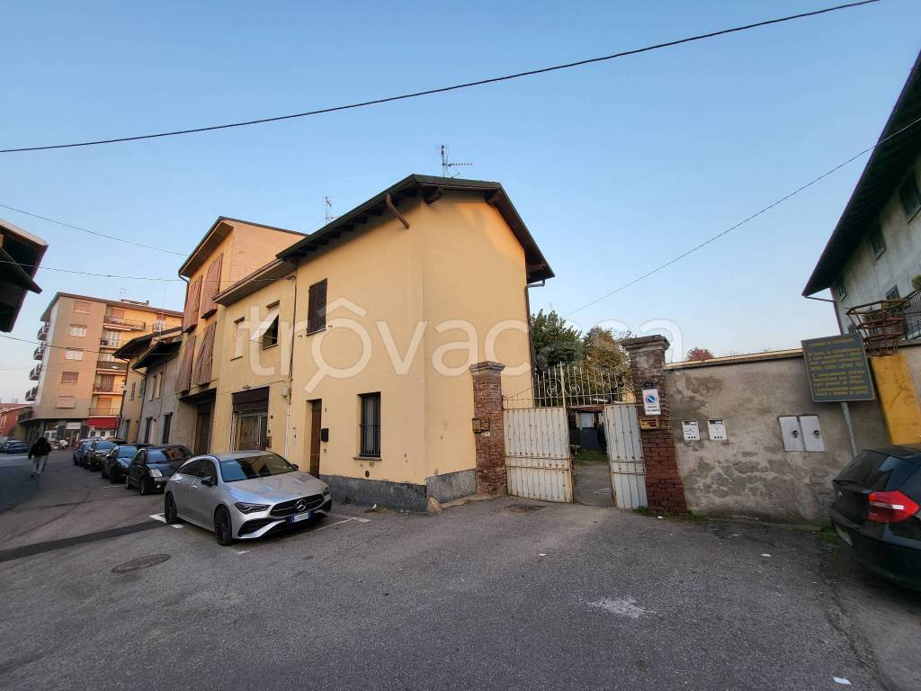 appartamento in vendita a Samarate in zona San Macario