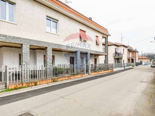 casa indipendente in vendita a Samarate