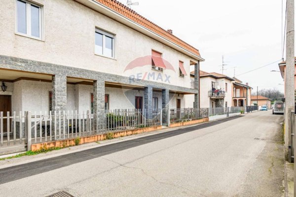 casa indipendente in vendita a Samarate