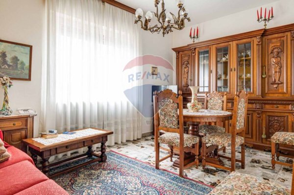 casa indipendente in vendita a Samarate