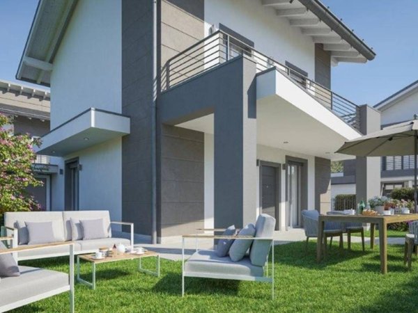 casa indipendente in vendita a Samarate