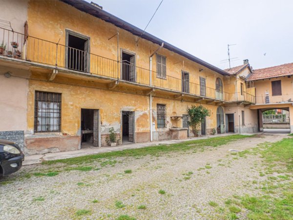 casa indipendente in vendita a Samarate