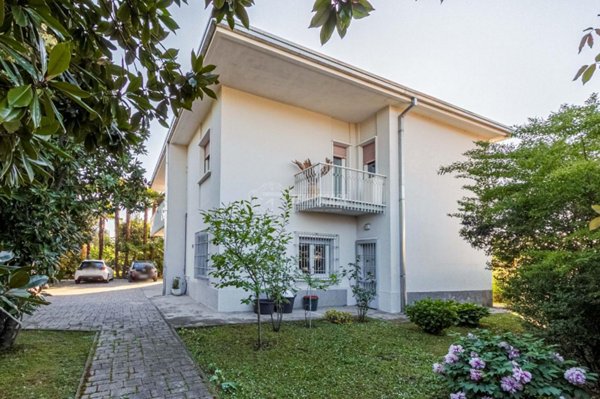 casa indipendente in vendita a Samarate