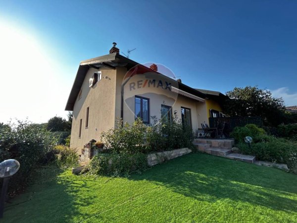 casa indipendente in vendita a Samarate in zona San Macario