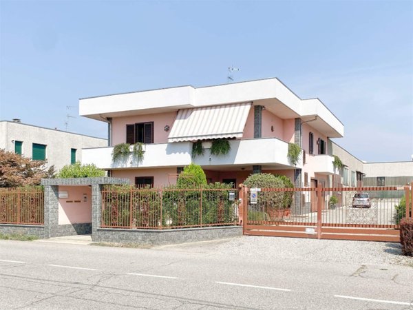 appartamento in vendita a Samarate in zona San Macario