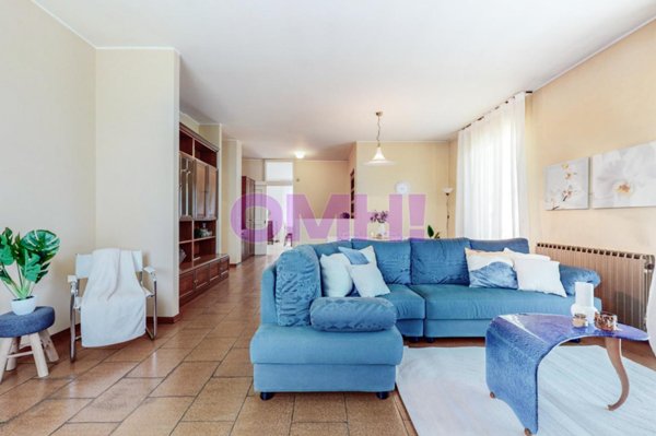 casa indipendente in vendita a Samarate