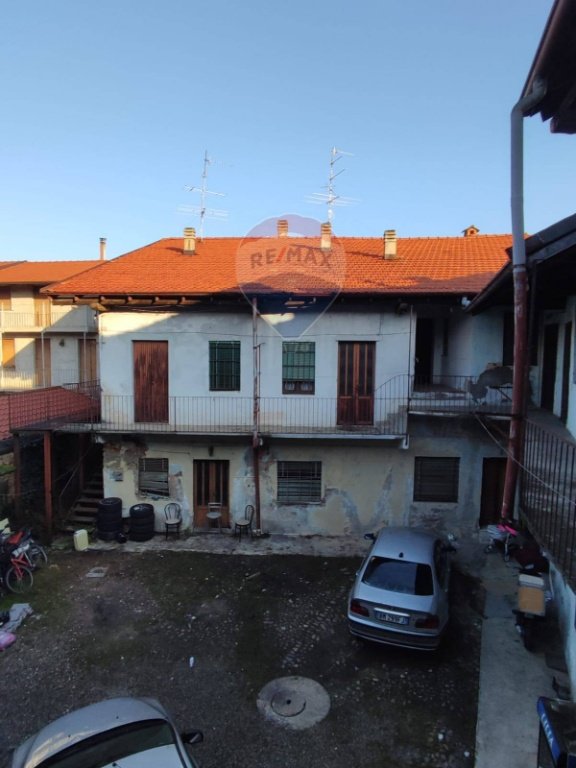 appartamento in vendita a Samarate in zona Cascina Costa
